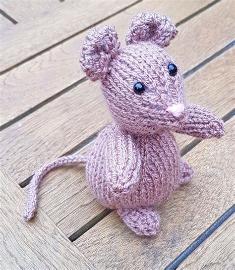 Free Knitting Patternmeet Freddie The Field Mouse Animal Knitting