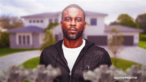 Michael Vick’s Paychecks: How He Stacked Up in His NFL Prime - Veja Store Site