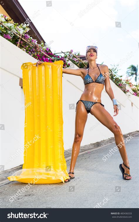 Sexy Sporty Woman Sensual Bikini Swimsuit Stock Photo 483436333 Shutterstock