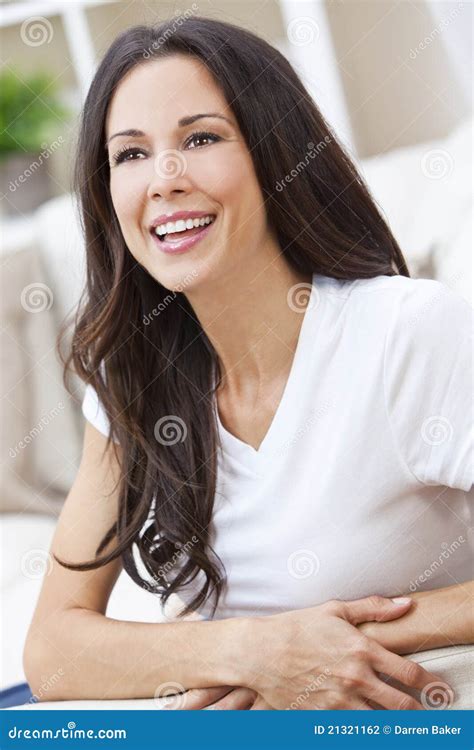 Beau Femme De Sourire Heureux De Brunette Photo Stock Image Du Yeux Beau 21321162