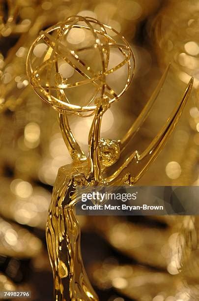 Emmy Award Statue Photos Et Images De Collection Getty Images