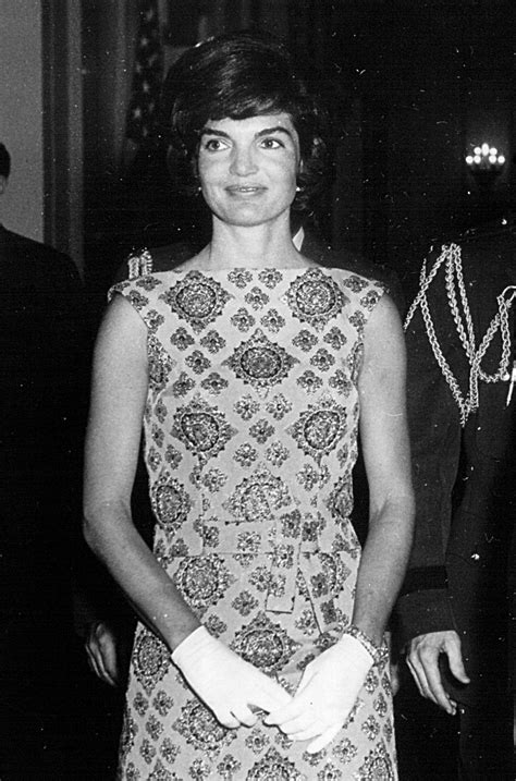 60 Iconic Women Who Prove Style Peaked In The 60s Jackie Kennedy Style Jackie Kennedy 1960s