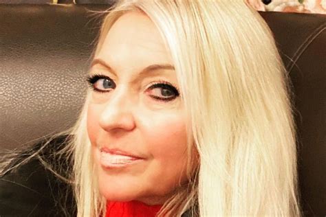 62 latka pokazała figurę w bikini Internauci nie mogą wyjść z podziwu Piękne nogi