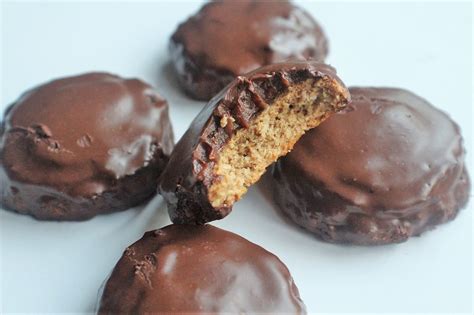 Vegan Chocolate Caramel Hobnob Biscuits – Indulging Innocently Recipes ...