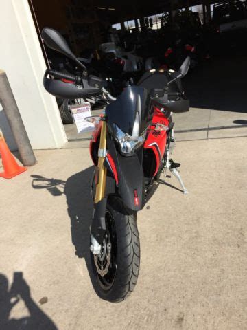 Aprilia Dorsoduro ABS Adventure Naked Bike Supermoto Sport NEW