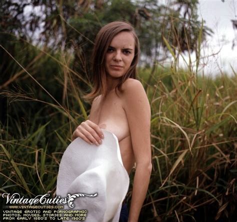 Beautiful Women Posing In Vintage Nude And Xxx Dessert Picture