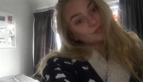 Amateur Busty Cute Blond Fapdungeon