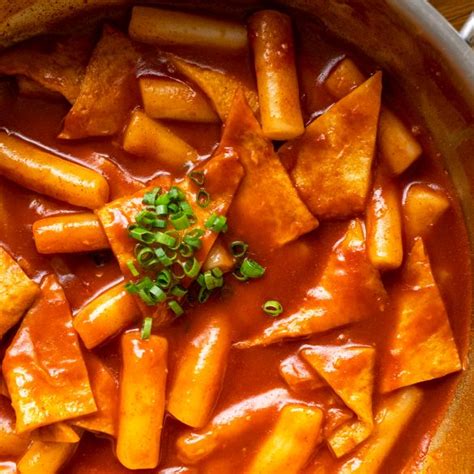 Easy Tteokbokki (Spicy Korean Rice Cakes) | Cookerru