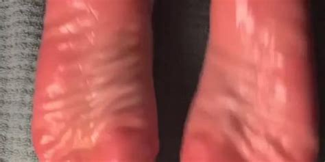 Kinky Milf Shows Off Her Perfect Feet Tnaflix