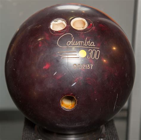 COLUMBIA 300: BALL OF CHAMPIONS - International Bowling Museum & Hall of Fame