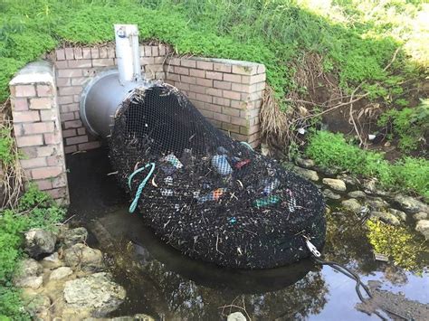 Western Australia City Uses Highly Effective Trash Nets To Capture