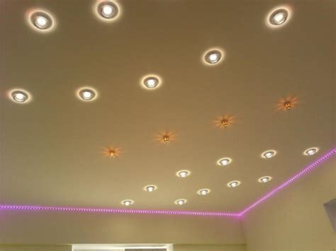 Как сделать расположение на потолке точечных светильников, фото решений ...