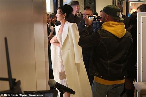 Katy Perry Wows In A Strapless Nude Dress As She Attends A Macy S And Dolce Gabbana Event In