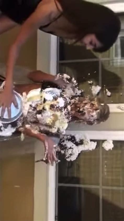 Bikini Woman Pied ThisVid