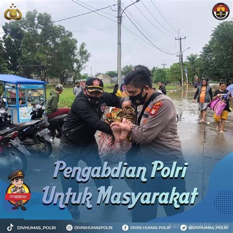 Polri Berjibaku Evakuasi Korban Banjir Di Jakarta