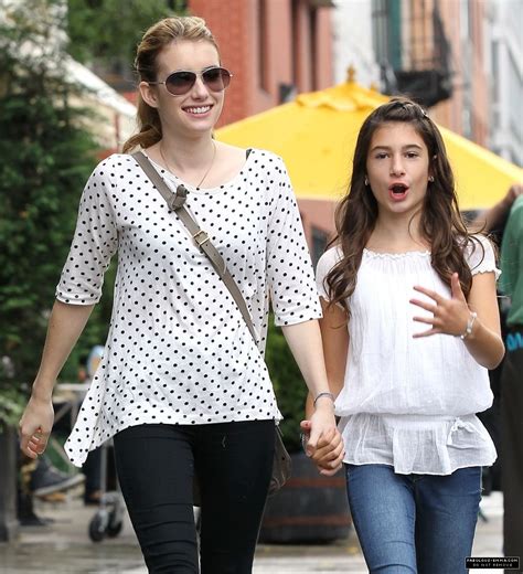 Emma Roberts & her sister Grace out in Soho (9/10) - Emma Roberts Photo ...