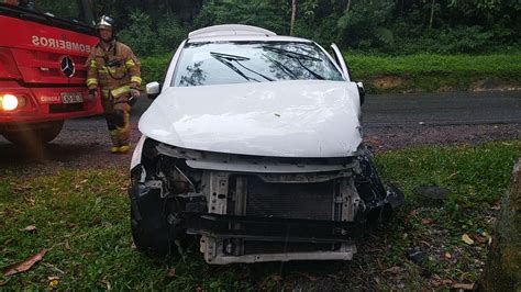 Menino De Anos Fica Gravemente Ferido Em Acidente Entre Carro E