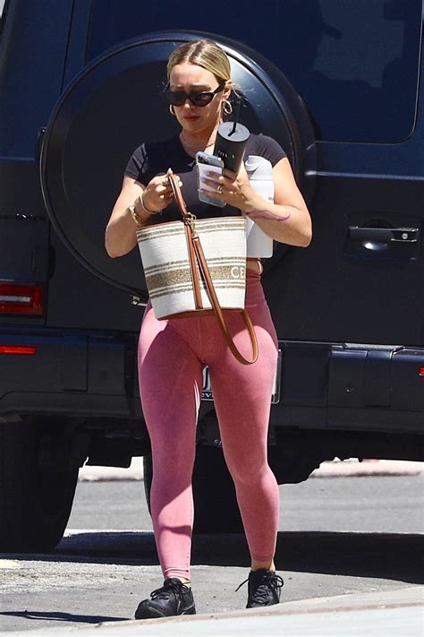 Curvy Ass Hilary Duff Pink Leggings Hot Celebs Home