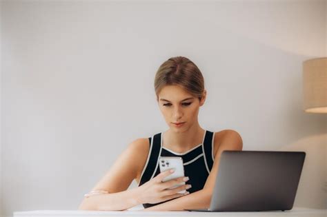 Premium Photo Shot Of Beautiful Mature Business Woman Working While Typing With A Laptop On A