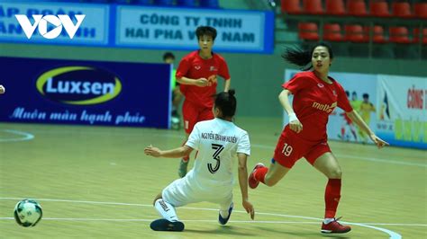 Hot girl ĐT nữ Việt Nam tỏa sáng ngày khai mạc giải Futsal nữ VĐQG