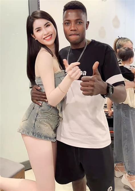 Danh T Nh Hot Girl Ch P Nh C Ng Quang Linh I Ch N D I C C Ph M C So S Nh V I Th Y Ti N