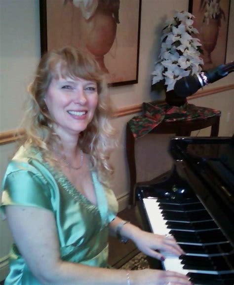 Meet Elizabeth Finch