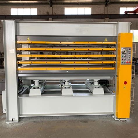 A Hydraulic Wooden Door Veneer Wood Pressing Machine Hot Press Laminate Door Skin Plywood