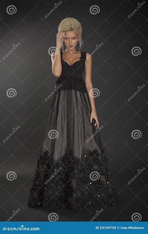 Blonde Dame In Schwarzem Kleid 02 Stockbild Bild Von Dame Deprimierend 24149745