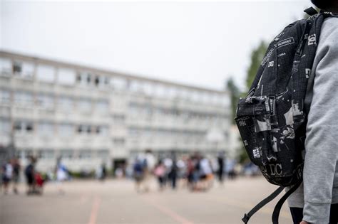 Le Premier Qui Bouge Est Gay Trois Questions Autour Du Jeu Homophobe Qui Envahit Les Cours