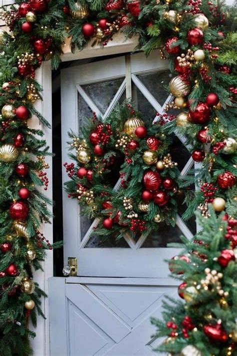 30 Gorgeous Christmas Front Porch Decoration Ideas To Wow Your Neighbors
