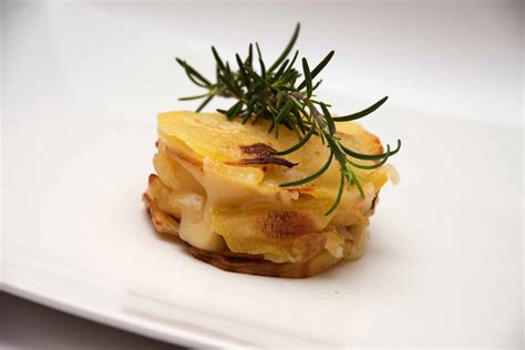 Patate al forno con formaggio filante