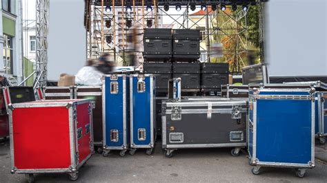 7 Behind-the-Scenes Secrets of Roadies | Mental Floss