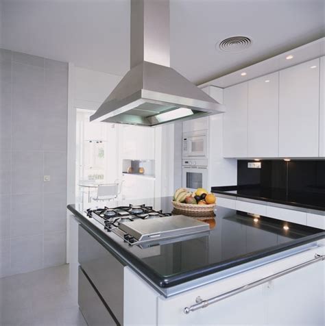 Выдвижные вытяжки для кухни с отводом в вентиляцию - 97 фото