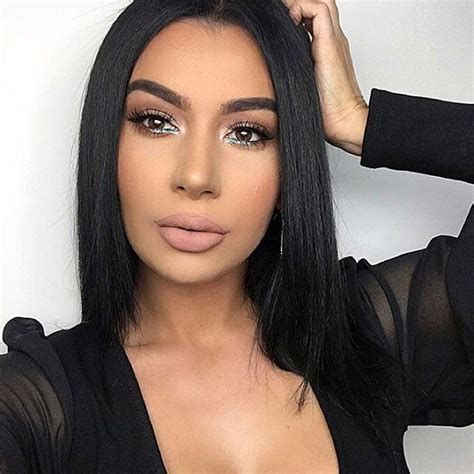 A Pop Of Turquoise Nude Lips On The Stunning J Make Up Key Products Doseofcolors Liquid