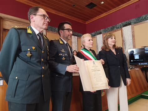 LATINA CONFERITA LA CITTADINANZA ONORARIA ALLA GUARDIA DI FINANZA