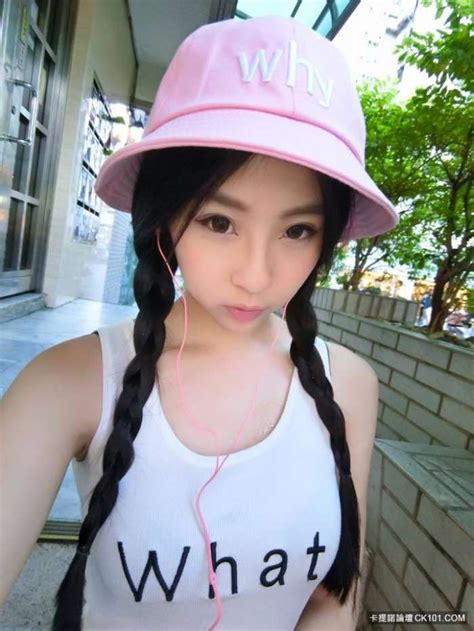 Hot girl phụ hồ khiến dân mạng Trung Quốc điên đảo