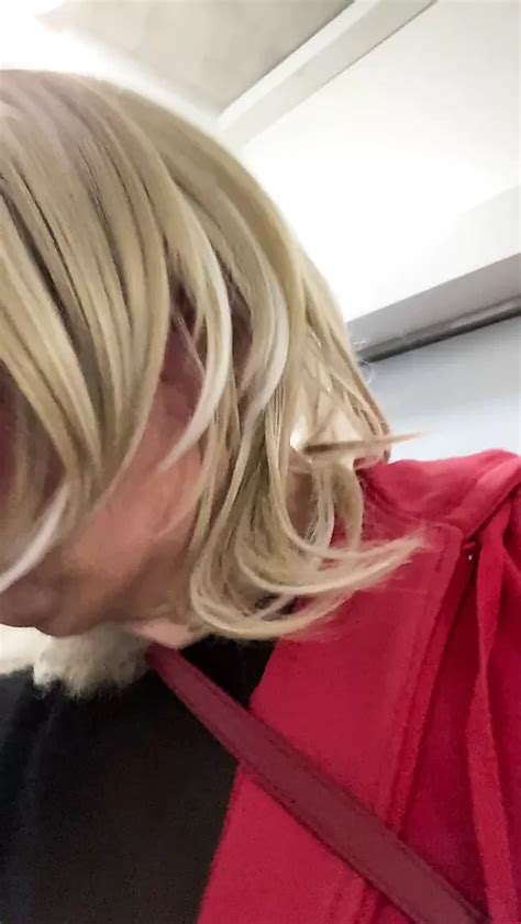 Taking The Elevator Shemale Amateur Amateur Porn Feat Simone Xdressing XHamster