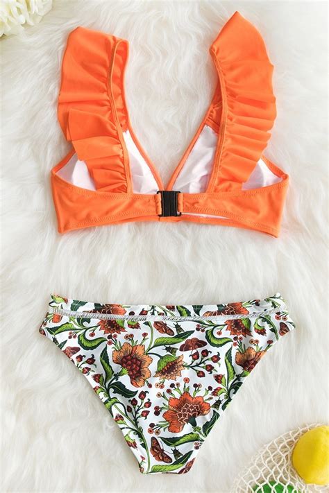 Bikini à volants orange avec bas floral