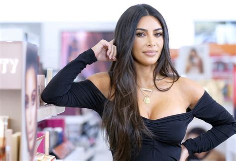 Pokaza A Si W Sk Pym Bikini Fani S Pod Wra Eniem