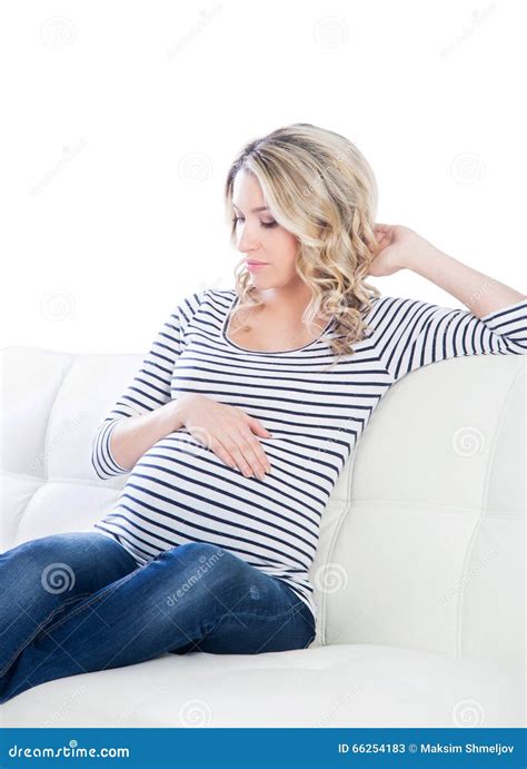 Junge Blonde Schwangere Frau In Einem Gestreiften Hemd Stockbild Bild Von Umarmung Dame 66254183