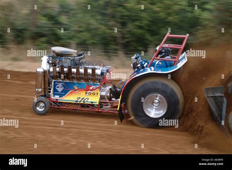 Tractor Sled Pull Hi Res Stock Photography And Images Alamy
