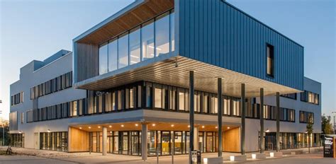 university  gloucestershire  partners grows