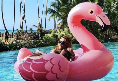 Loana Ose Le Bikini Et Surprend Ses Fans Avec Son Ventre Ultra Plat