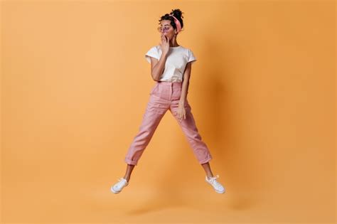 Free Photo Curious Woman In Pink Pants