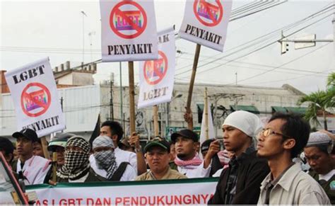 Four Men Arrested In Indonesia For Spreading Gay Porn Online Attitude