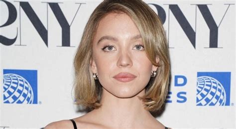 Sydney Sweeney En Bikini Au D Collet Bardot Plongeant