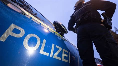 Polizei 28 Jährige wollte Polizist mit Sex bestechen Anklage STERN de