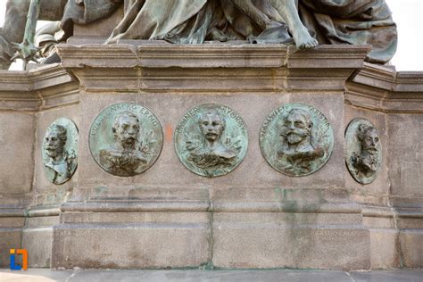 Monumentul Libertății Din Arad Descoperă Istoria