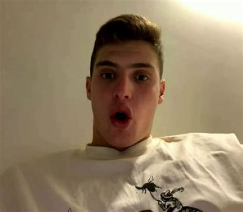 Cute horny Israeli guy show his Penis on bed ThisVid En español