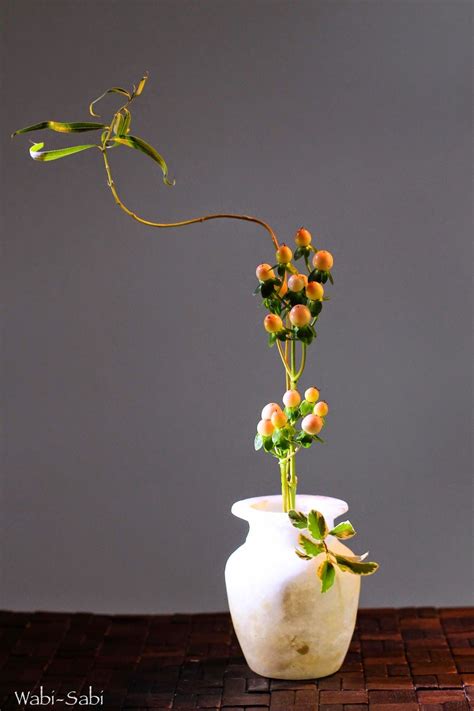 Wabi Sabi Nageire Minimalist Flower Arrangement Minimalist Flowers